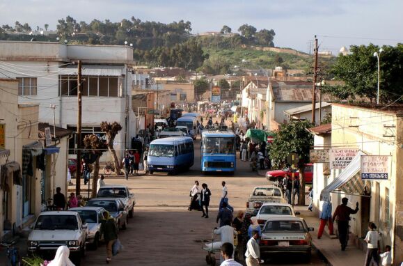 Uma rua em Asmara, Eritreia.