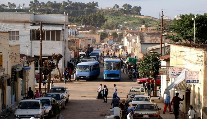 Uma rua em Asmara, Eritreia.