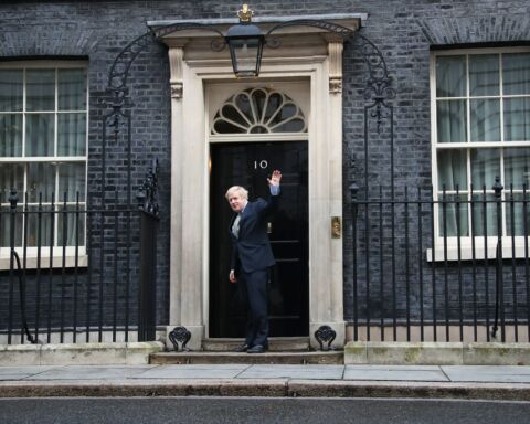 O primeiro-ministro britânico, Boris Johnson, no nr.10 de Downing Street