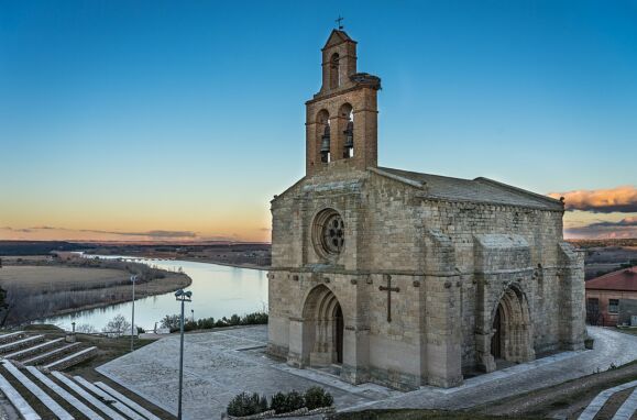 Igreja de Santa María del Castillo, em Castronuño, Espanha.