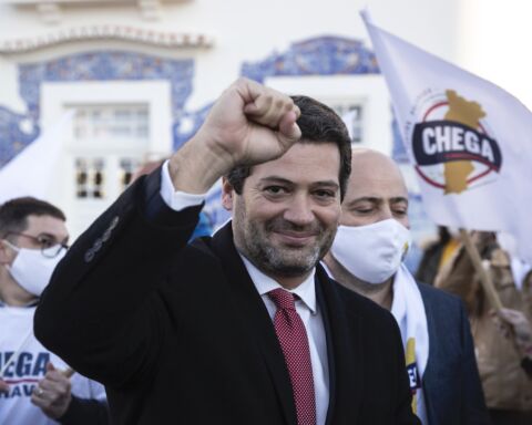 André Ventura, presidente do Chega, durante uma ação de campanha eleitoral na cidade de Aveiro.
