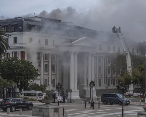 Incêndio no Parlamento da África do Sul