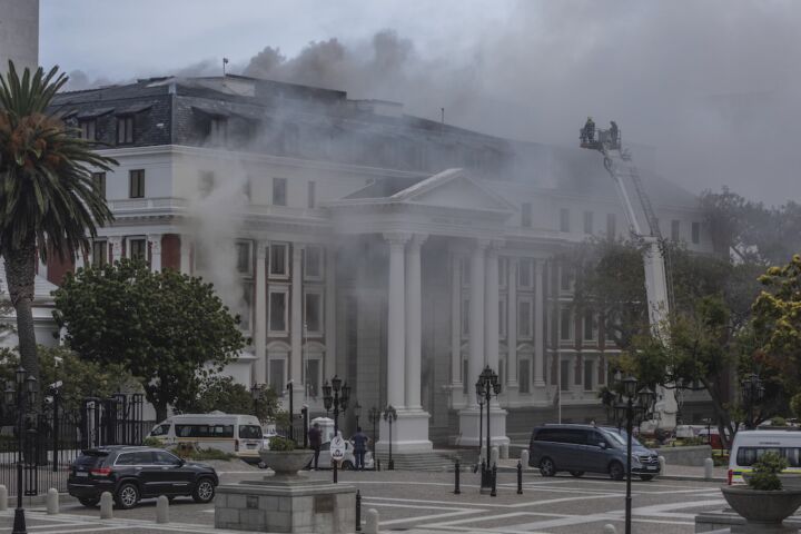 Incêndio no Parlamento da África do Sul