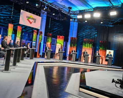 Debate entre os candadatos dos partidos sem assento parlamentar às eleições.