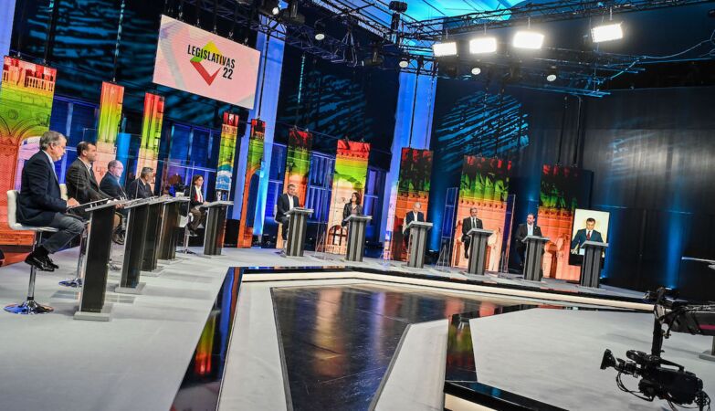 Debate entre os candadatos dos partidos sem assento parlamentar às eleições.