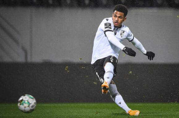 Marcus Edwards, jovem inglês do Vitória Sport Clube.
