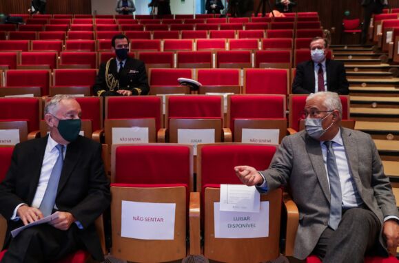 O Presidente da República, Marcelo Rebelo de Sousa, primeiro-ministro, António Costa, no início da XXV Sessão de apresentação sobre a “Situação Epidemiológica da Covid-19 em Portugal” no Infarmed