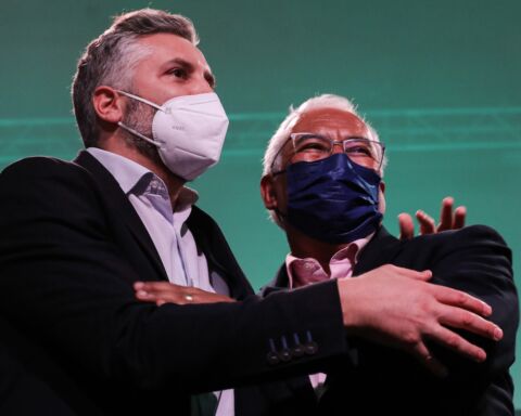 António Costa e Pedro Nuno Santos em ação de campanha para as legislativas