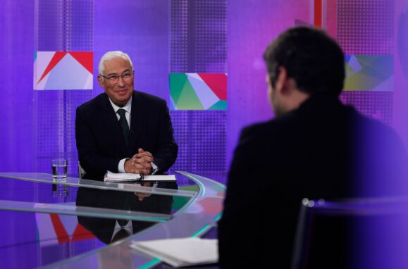 O secretário-geral do Partido Socialista (PS), António Costa, e o presidente do Chega, André Ventura