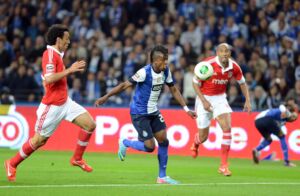 Kelvin instantes antes de desferir o remate que deu a vitória ao FC Porto.