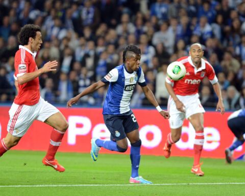Kelvin instantes antes de desferir o remate que deu a vitória ao FC Porto.