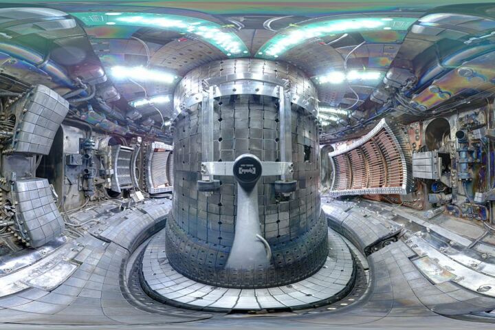 Interior de um reator nuclear tokamak