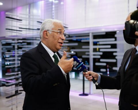 Primeiro-ministro António Costa em declarações aos jornalistas da RTP