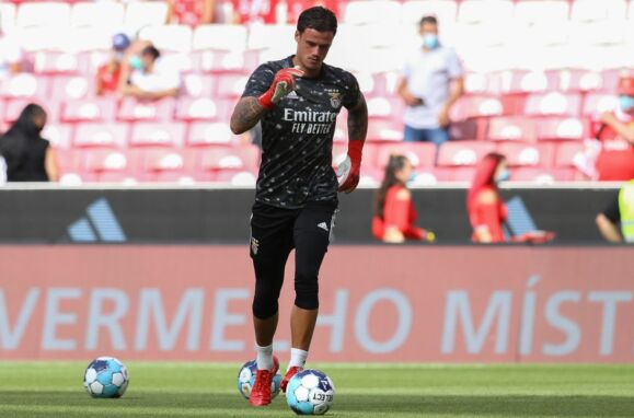 Mile Svilar, guarda-redes do SL Benfica.