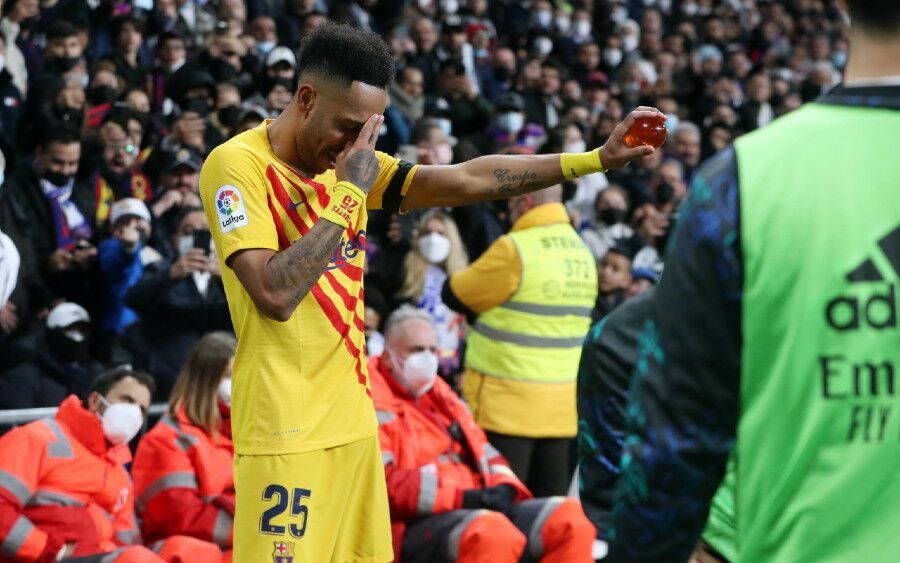 Real Madrid 0-4 Barcelona. Adeptos do Real aplaudiram falta dura sobre