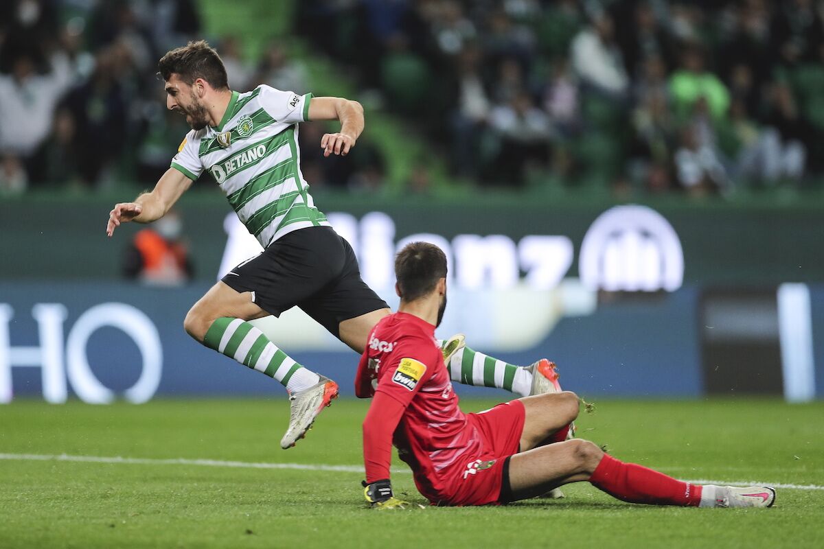Paulinho, do Sporting, suspenso por três jogos e falha clássico – Observador