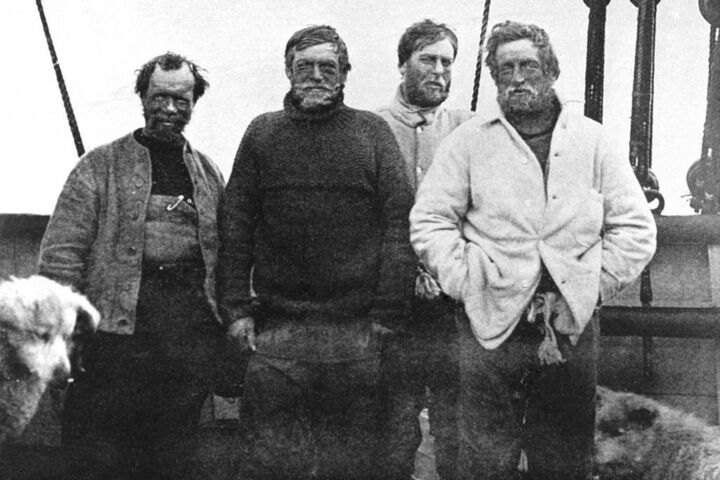 Da esquerda para a direita: Frank Wild, Ernest Shackleton, Eric Marshall e Jameson Adams