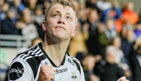 Avançado dinamarquês Casper Tengstedt com a camisola do Rosenborg (Noruega).