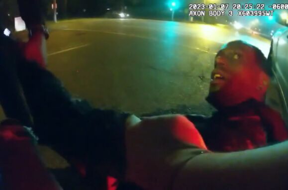 Jovem negro Tyron Nichols agredido pela polícia de Memphis, EUA.