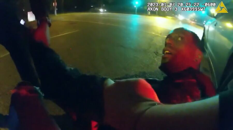 Jovem negro Tyron Nichols agredido pela polícia de Memphis, EUA.