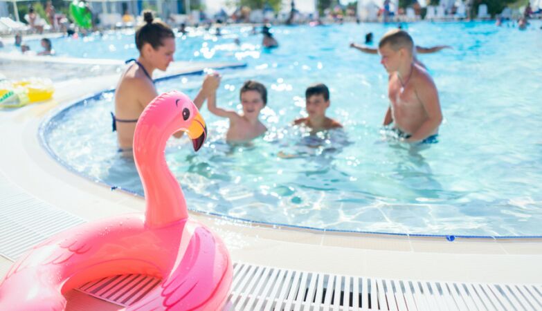 Berlim autoriza mulheres a nadar em topless nas piscinas após queixa de discriminação