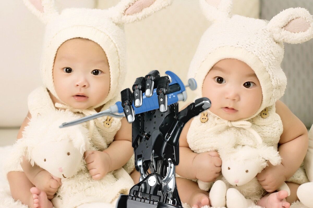 Bebês são concebidos por robô guiado por controle de PS5; entenda