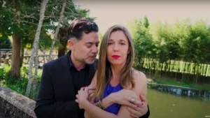 Luís Gomes, deputado do PS, e Ana Rita Cavaco, bastonaria dos Enfermeiros, em videoclip como par romântico