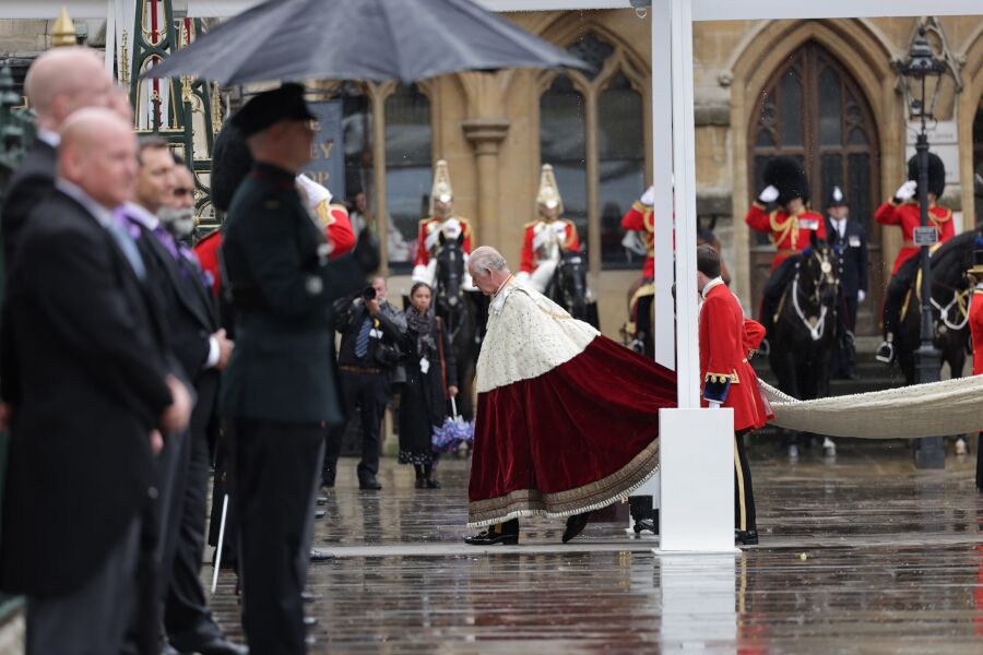 O Rei Carlos III à chegada para a sua cerimónia de coroação.
