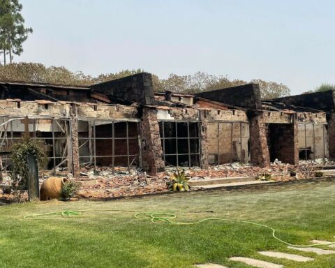 Alojamento de turismo rural Teima, em Vale Juncal, Odemira, ficou destruído pelo incêndio.