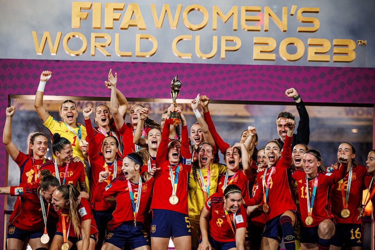 Do escândalo ao sonho: Espanha vence Inglaterra (1-0) e é campeã do Mundo