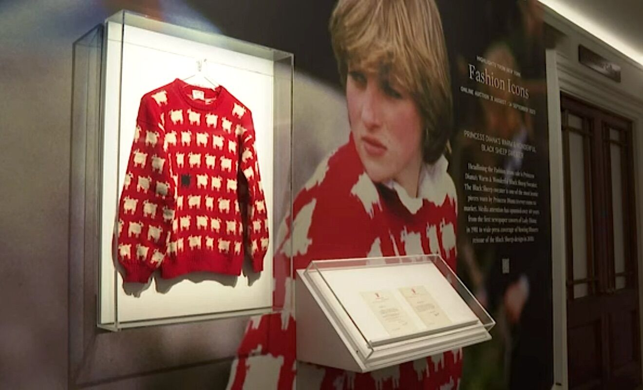 Suéter de ovelhas da princesa Diana é leiloado por mais de US$ 1 milhão