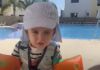 Criança galesa com vírus cerebral presa em Portugal por atraso no seguro. "Só precisamos de o levar"