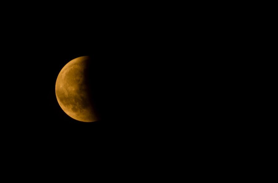 Eclipse lunar é visível em Portugal este sábado ZAP Notícias