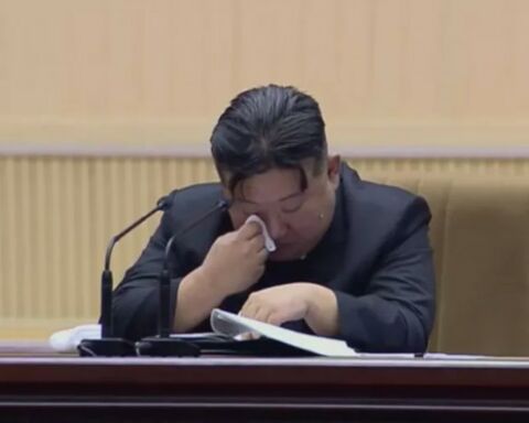 Kim Jong-Un a chorar durante discurso.