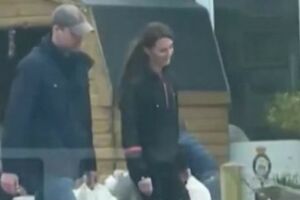 Kate Middleton reapareceu numa ida à mercearia com o Príncipe William.