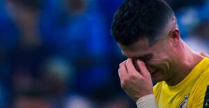Ronaldo em lágrimas na final da Taça do Rei da Arábia Saudita.