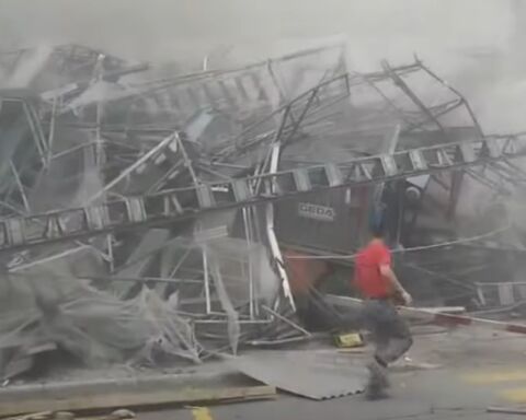 Escombros de acidente numa obra de construção civil na cidade suíça de Lausana.