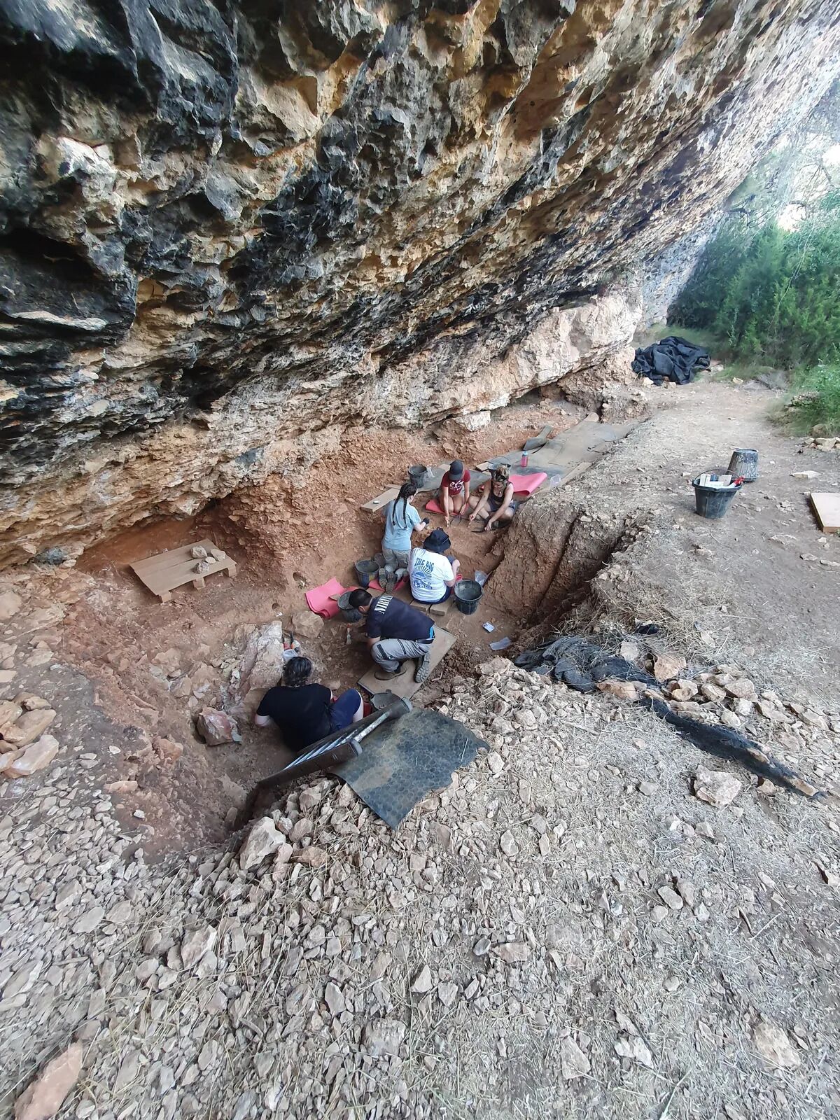 «Sorprendente» comportamiento de los neandertales revelado en un raro refugio rocoso en España