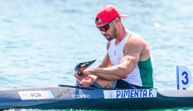 A desilusão de Fernando Pimenta após falhar medalha nos Jogos Olímpicos Paris 2024. 