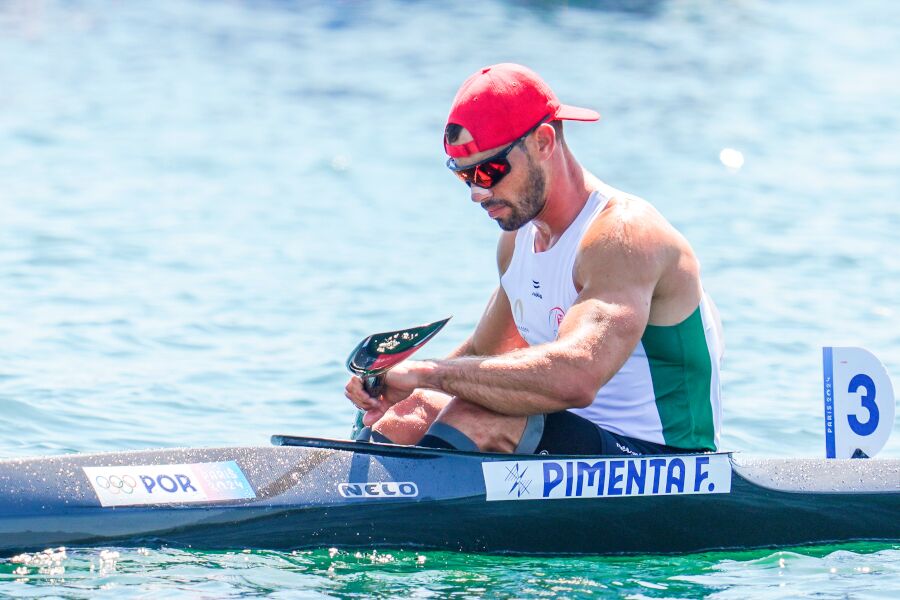 A desilusão de Fernando Pimenta após falhar medalha nos Jogos Olímpicos Paris 2024.