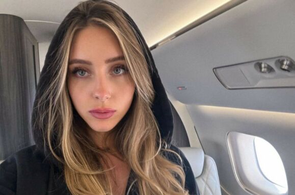 Juli Vavilova no avião privado do CEO do Telegram, Pavel Durov.