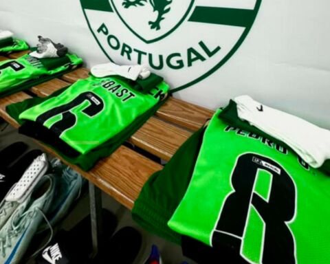 Equipamentos do Sporting no balneário.