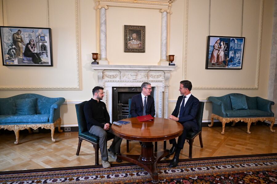 Obras da pintora Paula Rego em Downing Street, a residência oficial do Governo britânico.