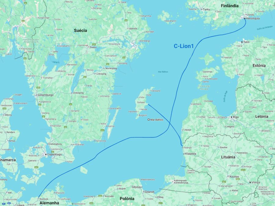 Mapa do Mar Báltico com dois cabos submarinos cortados.