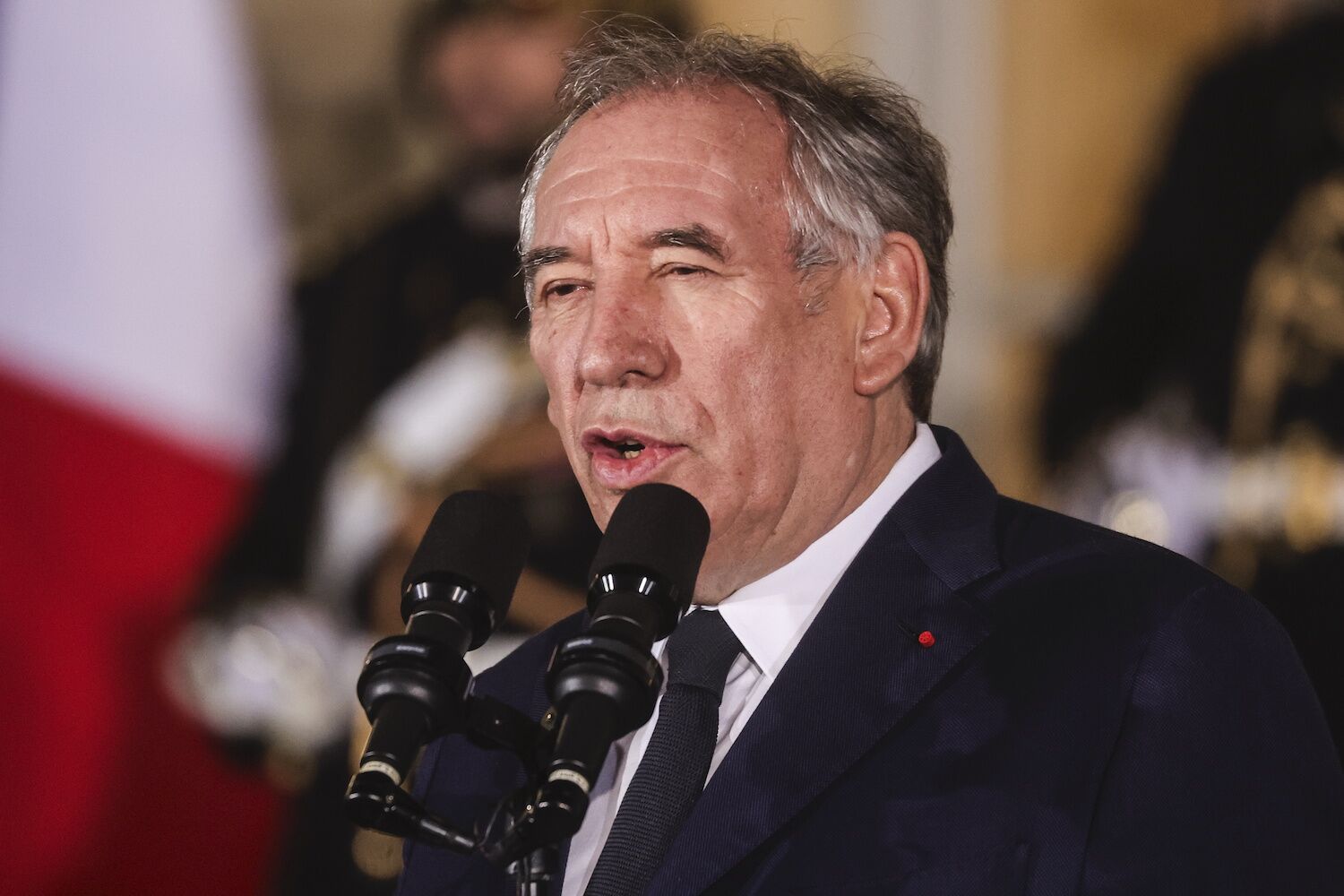 Fransız hükümeti düşüyor. Bayrou güven oyu kaybetti