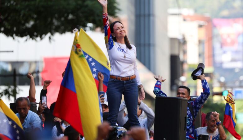 A líder da oposição venezuelana a Nicolás Maduro, Maria Corina Machado, numa manifestação em Caracas.