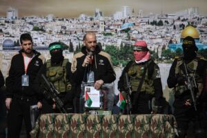 Cerimónia de libertação de reféns israelitas em Gaza.