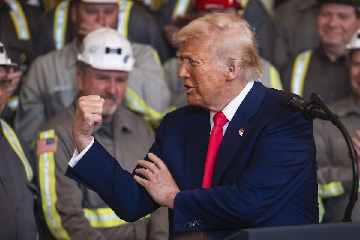 Trump menginginkan penjara bagi mereka yang membakar bendera, memadamkan ABC dan NBC. Dan itu bukan lagi pertahanan: ini perang