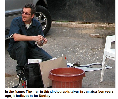Foto de Robin Gunningham, que será Banksy, tirada na Jamaica em 2004, e revelada pelo jornal Daily Mail.