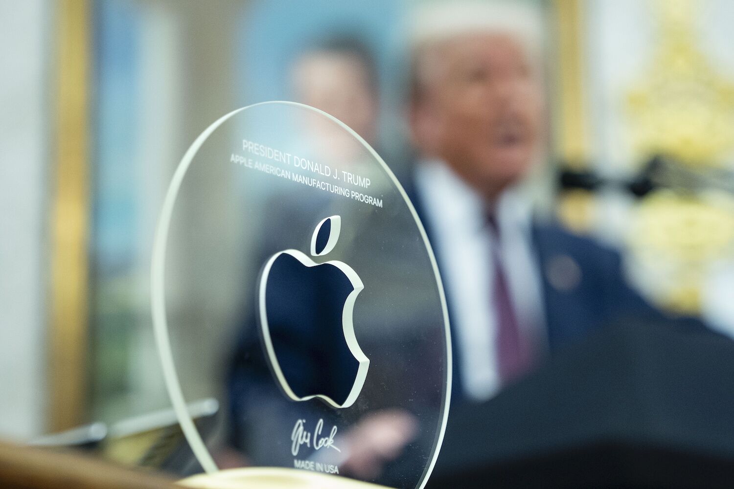 Trump memaksakan tingkat 100% pada chip dan semikonduktor. TSMC dikecualikan